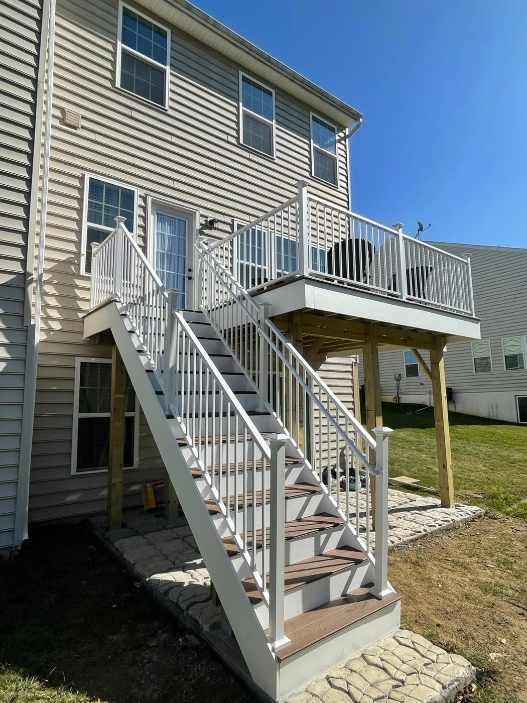 Close view of white deck railing and stair treads after a Macungie deck build