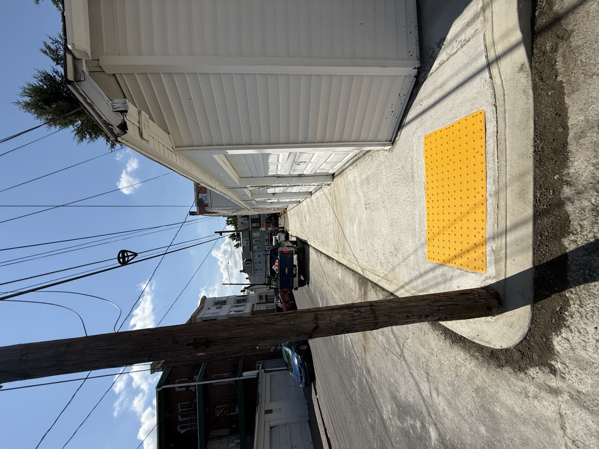 Finished side-yard run along the side of a house