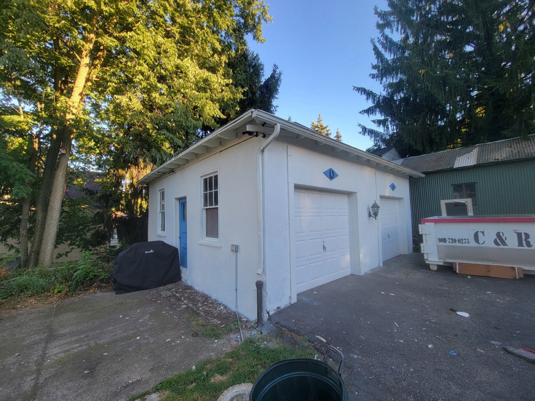 Side view of detached garage after exterior painting in Bethlehem PA